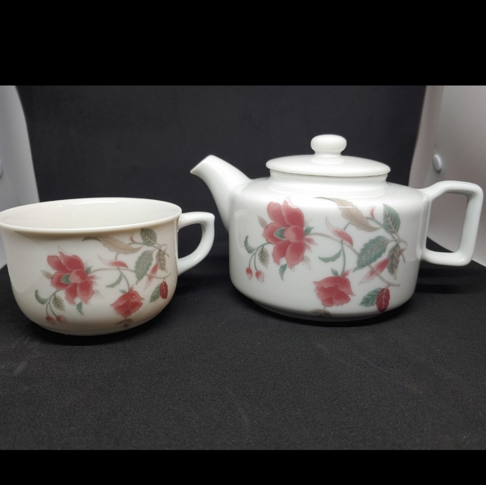 Herman Dodge & Son Hues 'n Brews Teapot and Saucer